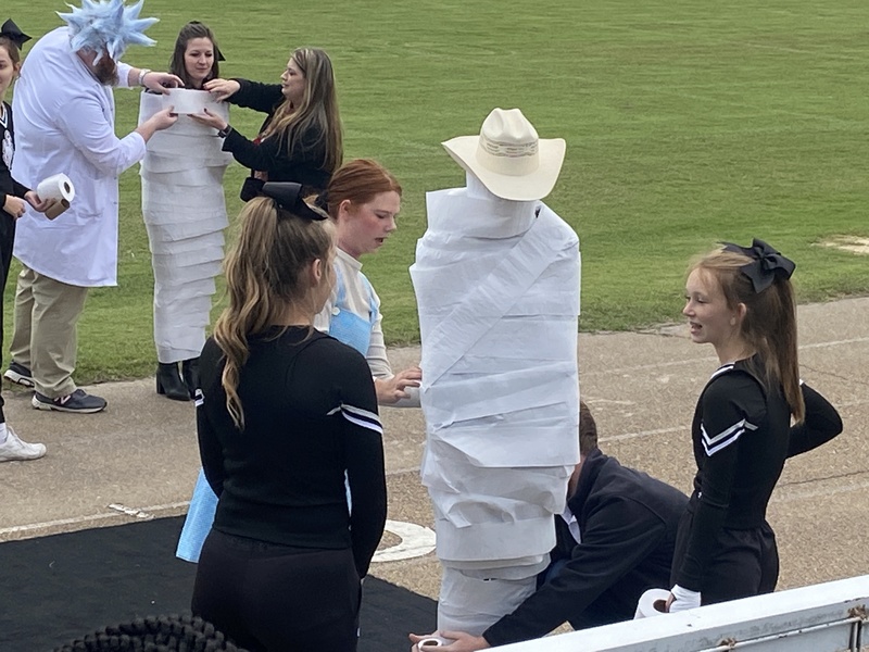 mummy wrapping contest